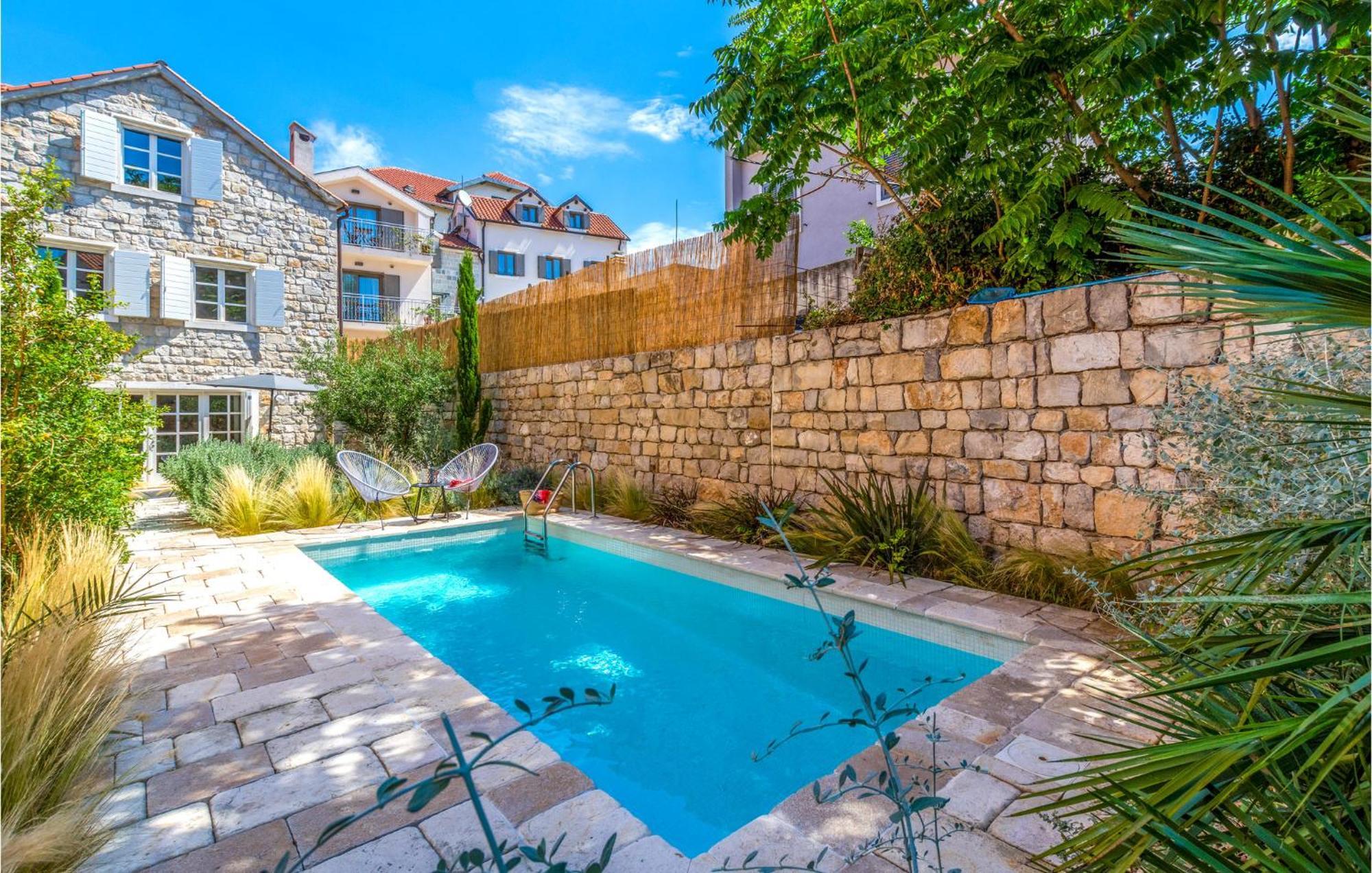 Stunning Home In Split With Outdoor Swimming Pool Экстерьер фото