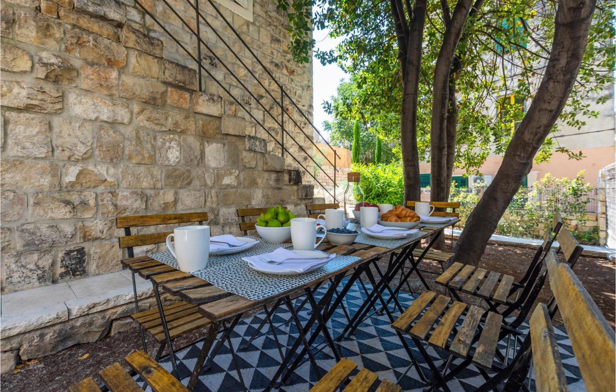 Stunning Home In Split With Outdoor Swimming Pool Экстерьер фото